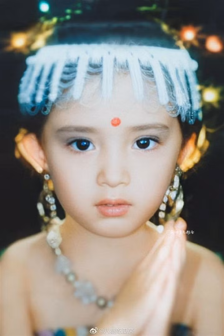 Vẻ xinh xắn đáng yêu của Dương Mịch khi còn nhỏ.