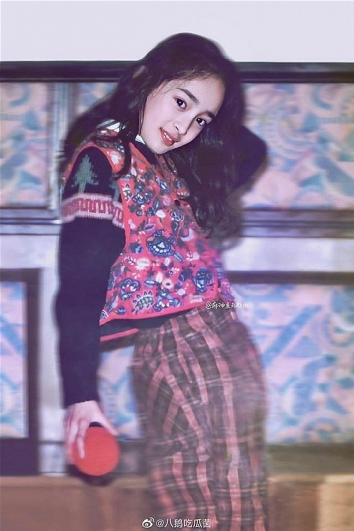 Sau đó, dù tuổi còn nhỏ nhưng Dương Mịch đã có cơ hội tham gia hàng loạt phim như: "Võ Trạng nguyên Tô Khất Nhi", "Hầu Oa"...