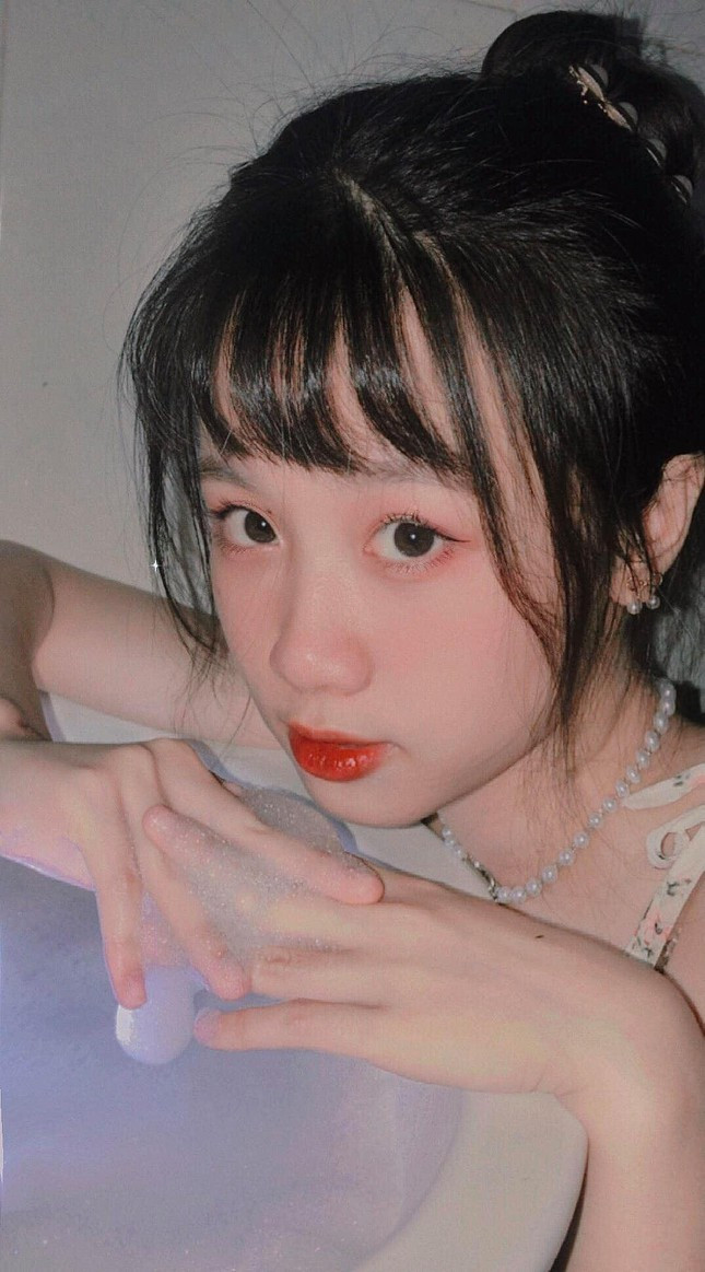 Nang tho 2K4 “gieo thuong nho” qua loat anh doi thuong