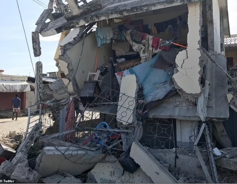 Cơ quan Khảo sát Địa chất Mỹ (USGS) cho biết thêm, tâm chấn của trận động đất nằm ở độ sâu khoảng 10 km trên vùng biển Caribe.