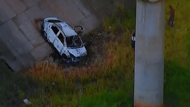 Hôm sau, vào ngày 29/12, cảnh sát phát hiện thi thể bị đốt cháy của ông Kyriakos trong chiếc xe ô tô cháy đen mà ông đã thuê để sử dụng. Ảnh: Yahoo News.