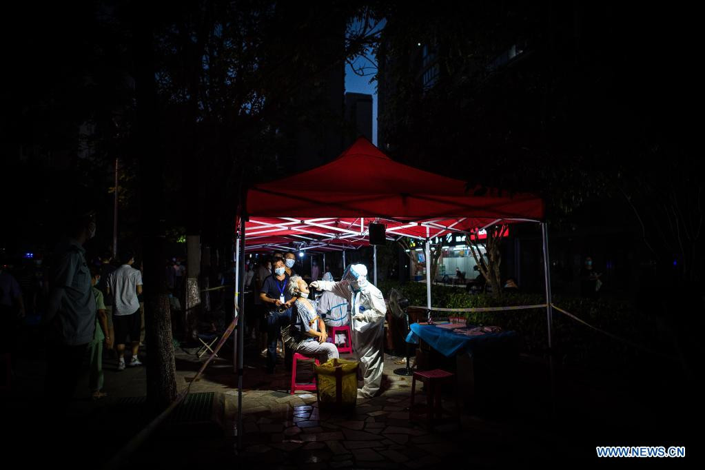 Sự xuất hiện của biến thể Delta khiến nhiều người lo ngại về đợt dịch mới sẽ bùng phát mạnh tại thành phố Vũ Hán. Tuy nhiên, Wang Guangfa, chuyên gia về hô hấp tại bệnh viện thuộc Đại học Bắc Kinh, nhận định Vũ Hán đang ở “giai đoạn vàng” chống dịch vì nó vẫn trong giai đoạn đầu. Ảnh: THX.