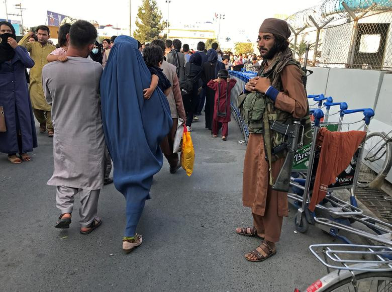 Toàn cảnh lực lượng Taliban tràn vào thủ đô Afghanistan - Hình 10 Toan canh luc luong Taliban tran vao thu do Afghanistan-Hinh-10