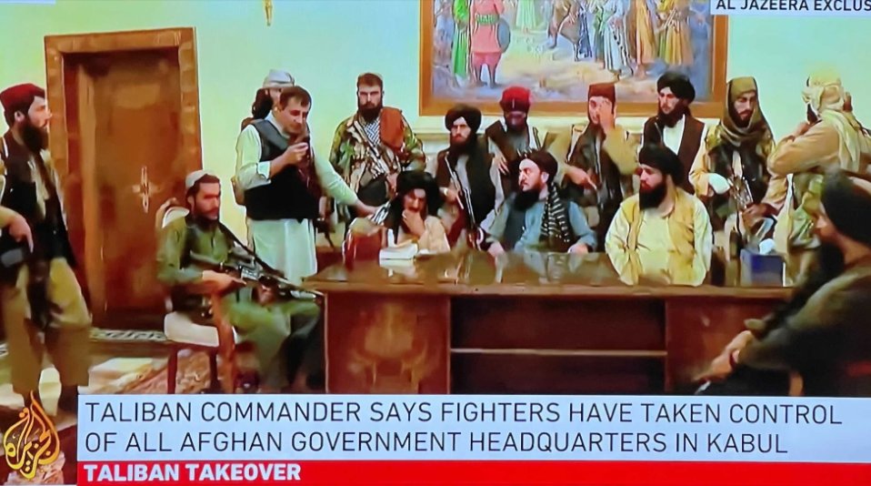 Toàn cảnh lực lượng Taliban tràn vào thủ đô Afghanistan - Hình 4 Toan canh luc luong Taliban tran vao thu do Afghanistan-Hinh-4