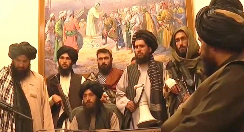 Toàn cảnh lực lượng Taliban tràn vào thủ đô Afghanistan - Hình 5 Toan canh luc luong Taliban tran vao thu do Afghanistan-Hinh-5