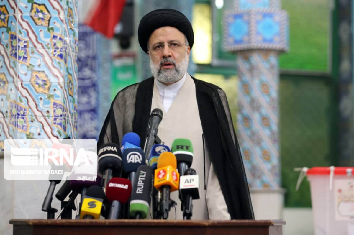 Trước tình hình hiện nay, tân Tổng thống Iran Ebrahim Raisi (ảnh) đã kêu gọi giới chức nước này đẩy nhanh việc tiêm chủng và sử dụng "mọi phương tiện cần thiết" nhằm kiềm chế đại dịch COVID-19. Ảnh: IRNA.