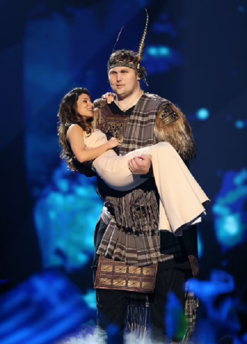 Năm 2013, Igor đã bế thí sinh người Ukraine lên sân khấu biểu diễn trong cuộc thi Eurovision Song. Ảnh: Wikipedia.