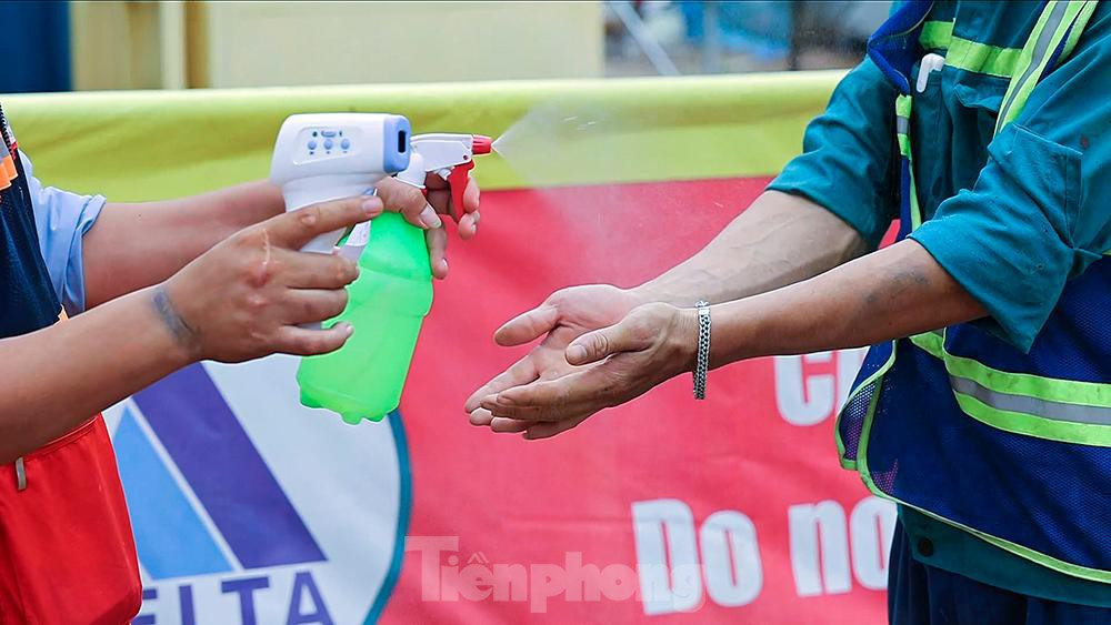 Benh vien da chien lon nhat Ha Noi sau hon 10 ngay xay dung-Hinh-4