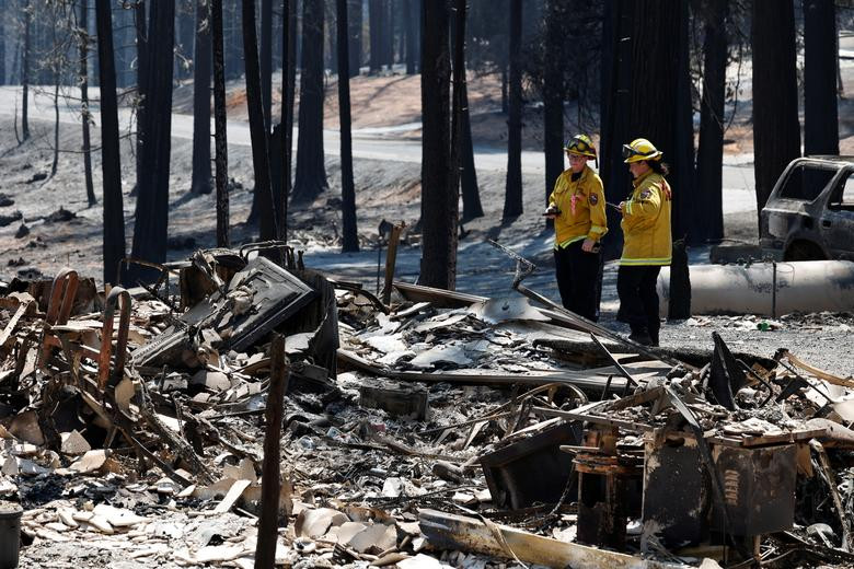 Cháy rừng phá hủy hàng loạt ngôi nhà, công trình và xe cộ,...làm ảnh hưởng đến cuộc sống của người dân. Ảnh: Một ngôi nhà ở Grizzly Flat, bang California (Mỹ), bị đám cháy Caldor thiêu rụi, ngày 23/8.