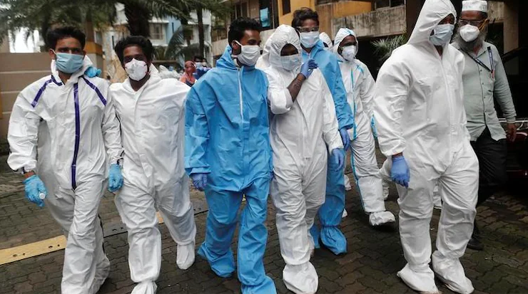 Tuy nhiên, để hiểu bản chất của làn sóng tiếp theo, người ta phải xem xét sự khác biệt về tình trạng lây nhiễm COVID-19 ở mọi tiểu bang, Tiến sĩ Panda nói thêm. Ảnh: Reuters.