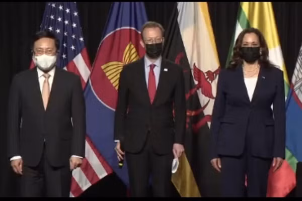 Pho Tong thong My Harris khai truong Van phong CDC Dong Nam A