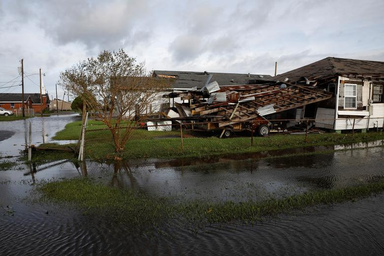 Một tòa nhà bị đổ sập ở Kenner, bang Louisiana, ngày 30/8.