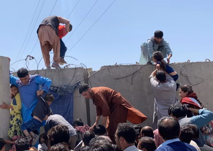 Can canh thu do Kabul sau khi Taliban chiem quyen kiem soat-Hinh-10