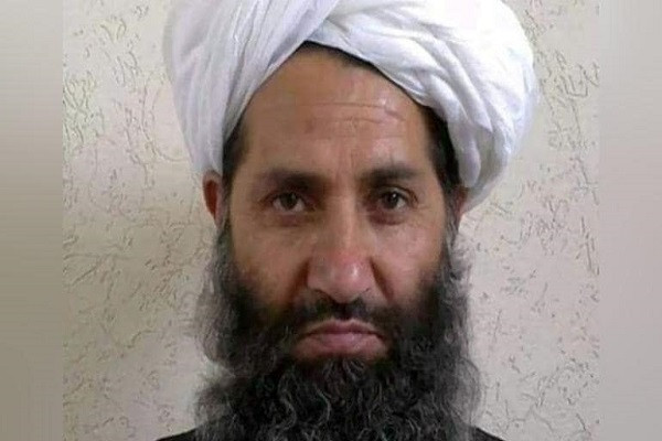  Thủ lĩnh tối cao Taliban Hibatullah Akhundzada (ảnh) sinh năm 1961 tại Panjwayi, tỉnh Kandahar, Afghanistan. Cha của Hibatullah Akhundzada là Mullah Mohammad Akhund - một học giả tôn giáo. Ảnh: Reuters.
