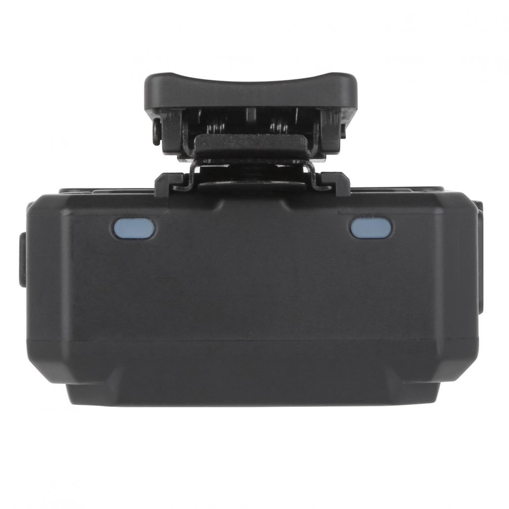 Khi cung cấp cho các lực lượng chuyên dụng camera này được kèm theo đầy đủ những phụ kiện như hộp đựng, túi đeo hông và dây đeo cổ phụ trợ cho đế kẹp ngực áo.