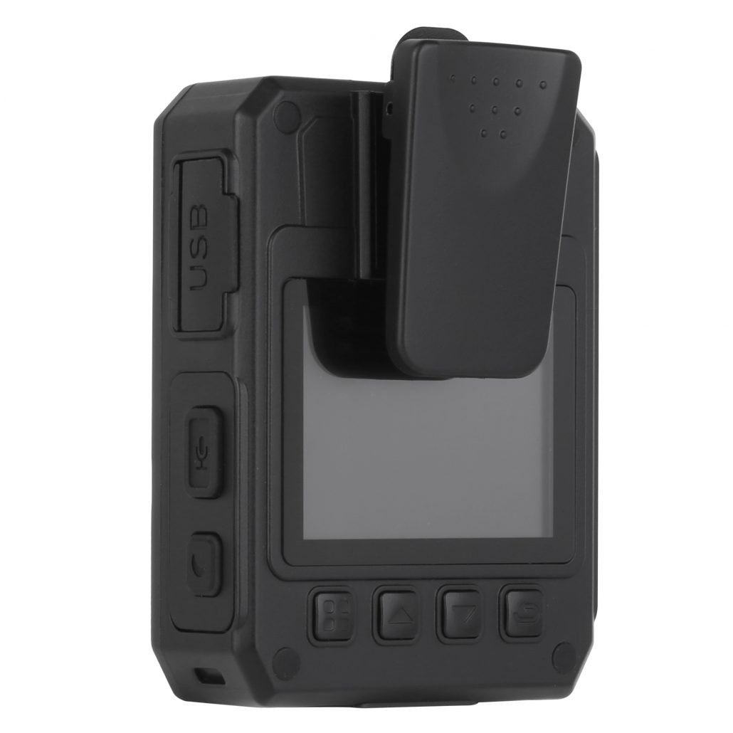 Chiếc camera này có thời gian ghi hình liên tục 8 giờ với dung lượng pin Pin 3200 mAh. Dung lượng bộ nhớ 32G (hoặc 64 Gb/128 Gb). Cùng với chức năng ghi hình, chụp ảnh, chiếc camera gắn ngực còn được trang bị micro và loa. Dữ liệu thu được từ camera có thể trích xuất thông qua cổng USB đặt ở cạnh bên trái.