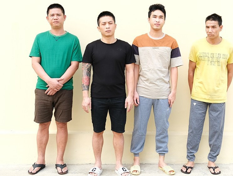 Ha Tinh: Bat giu o nhom chuyen trom hop den xe o to