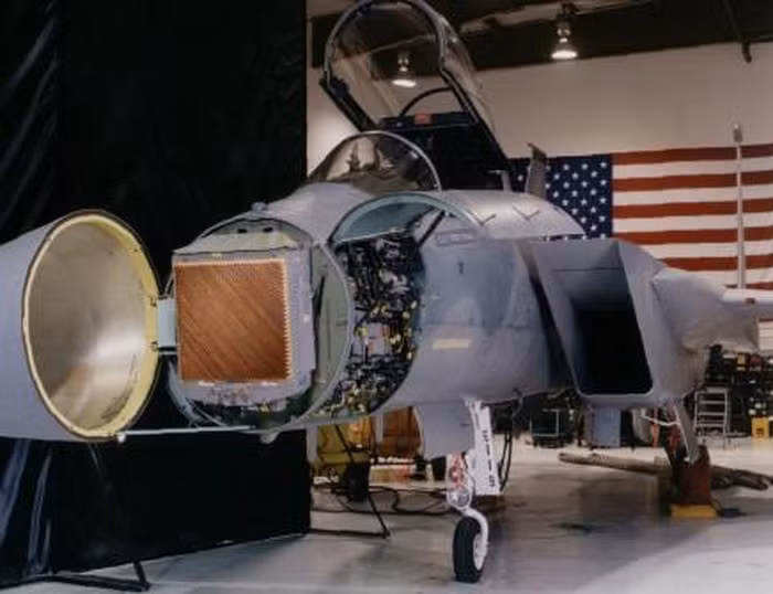 Bản nâng cấp JSI bao gồm một loạt các hệ thống mới, bao gồm radar quét mảng điện tử chủ động AN/APG-82 của Raytheon và Hệ thống tác chiến điện tử kỹ thuật số AN/ALQ-239 của BAE Systems, về bản chất, đây là một thiết bị gây nhiễu radar mạnh mẽ; đồng thời giúp JSI có thể sử dụng loại tên lửa mới.