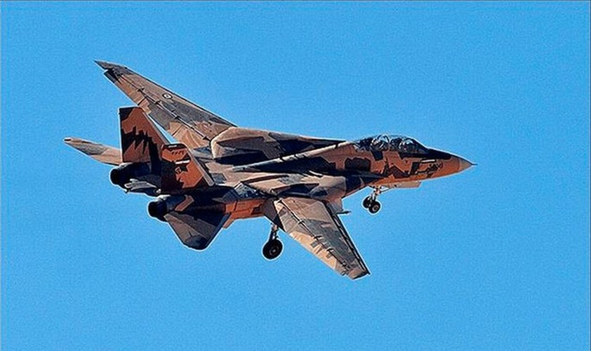 F-14 Tomcat không có khả năng cơ động ấn tượng như F-16, nhưng nó có khả năng ổn định ngang rất tốt đưa nó trở thành một trong những máy bay không chiến đáng sợ trên bầu trời.