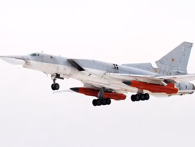 Tên lửa Kh-101 có vận tốc lên tới mach 0,9. Với một loại tên lửa hành trình bám địa hình thì đây được coi là vận tốc khá cao.