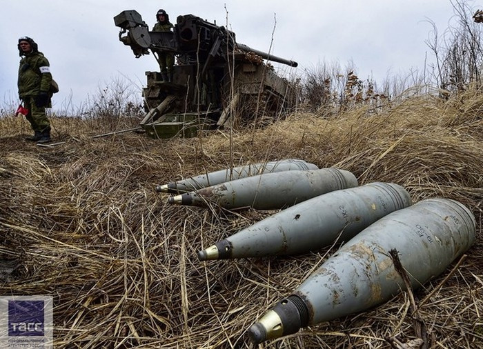 2S5 Giatsint-S sử dụng pháo 152mm với chiều dài gấp 54 lần cỡ nòng. Với hệ thống hỗ trợ nạp đạn, tốc độ bắn tối đa lên đến 5-6 phát/phút. Liều phóng bắn ra ngoài sau khi hoàn thành nhiệm vụ bắn đầu đạn tới kẻ địch.