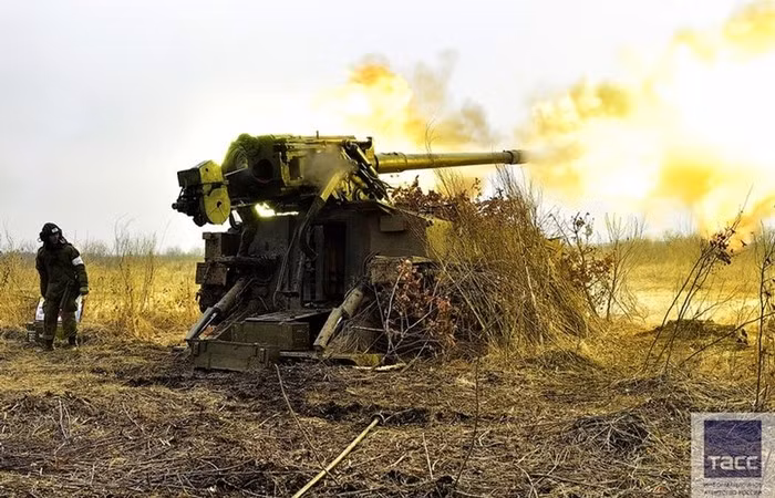 Pháo tự hành 2S5 gia nhập biên chế Quân đội Liên Xô từ năm 1976. Cũng trong năm này, việc sản xuất 2S5 Giatsint bắt đầu được tiến hành, kéo dài cho đến đầu những năm 1990. Hiện nay, những khẩu pháo này đã được Nga nâng cấp sâu với nhiều thay đổi.