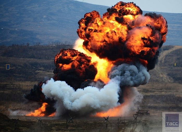 Dù rất mạnh nhưng cơ số đạn của 2S5 Giatsint-S mang theo khá ít, chỉ có 30 viên, nên sau khi bắn hết phải bổ sung từ các xe tiếp đạn. Thời gian chuẩn bị để sẵn sàng bắn là 3 phút.