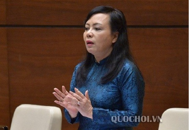 5. 'Phát triển ngành y tế theo hướng 'kiềng ba chân'. Tại phiên thảo luận tại hội trường Quốc hội ngày 27/10/2018, nói về hướng phát triển ngành y tế thời gian tới, Bộ trưởng Nguyễn Thị Kim Tiến cho biết Bộ hiện giải quyết theo hướng “kiềng ba chân". Thứ nhất là xây dựng y tế cơ sở, chăm sóc con người khi đang còn khoẻ mạnh, thứ hai là khi người dân bị bệnh, phải vào bệnh viện thì cần được chăm sóc chu đáo, toàn diện, chất lượng, Thứ ba là vấn đề nhân lực, tài chính và cơ sở hạ tầng.