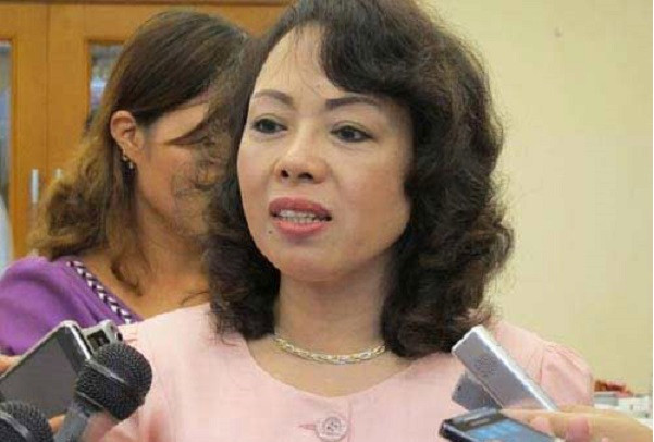 10. "Lỗi của vắc xin thì xử vắc xin... do kỹ thuật xử lý kỹ thuật". Ngày 20/7/2013, vụ việc 3 trẻ sơ sinh tại Quảng Trị tử vong khi tiêm vắc xin viêm gan B gây bức xúc dư luận. Trả lời báo chí khi đó, Bộ trưởng Tiến cho biết: “Sẽ không có bao che, mà công khai, minh bạch nguyên nhân. Trách nhiệm của ai sẽ xử lý người đó. Lỗi của vắc xin thì xử vắc xin; lỗi do người tiêm, xử người tiêm; lỗi do kỹ thuật xử lý kỹ thuật”.