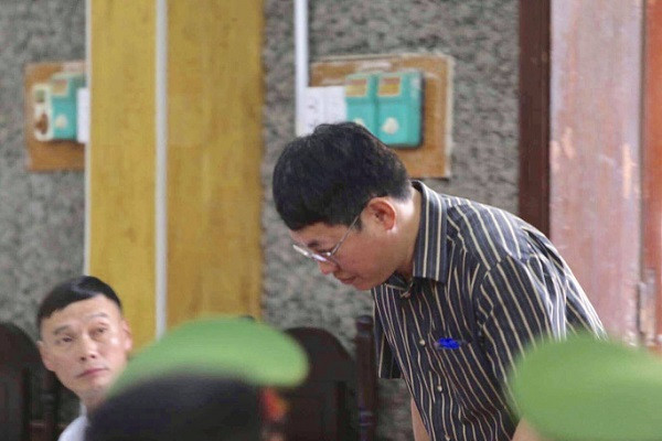 PCT Son La Le Trong Binh “nho xem diem”, con duoc nang diem... vi “ninh” sep?