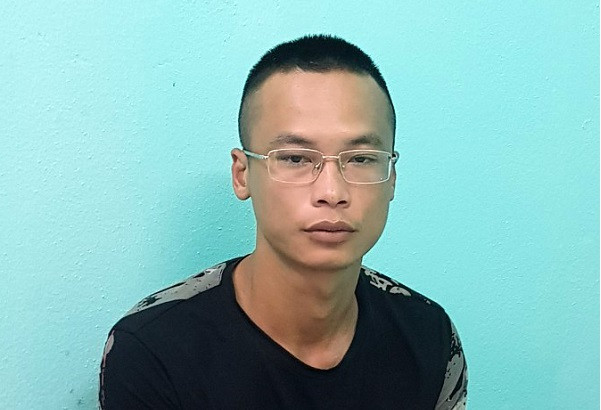 Nam thanh nien vac dao chem ca vo lan bo me de