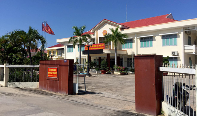 “Quan” Binh Thuan bo nhiem con re sai quy dinh: Cach chuc con, cung nen xu bo?