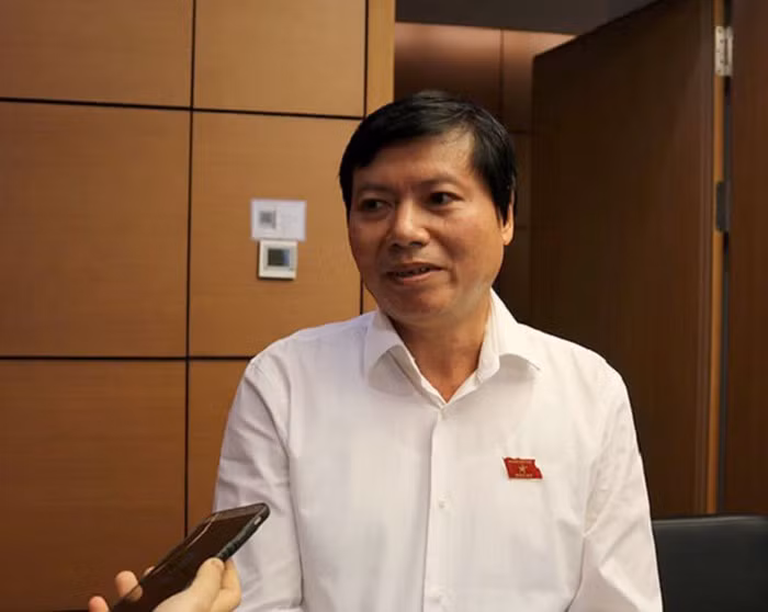 Pho Bi thu tinh Hoa Binh noi gi vu xa thai dau doc nuoc song Da?