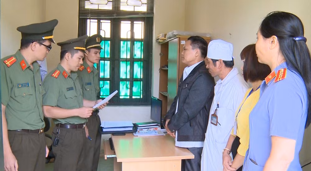 3 Truong khoa benh vien cat bot thuoc cua benh nhan tam than