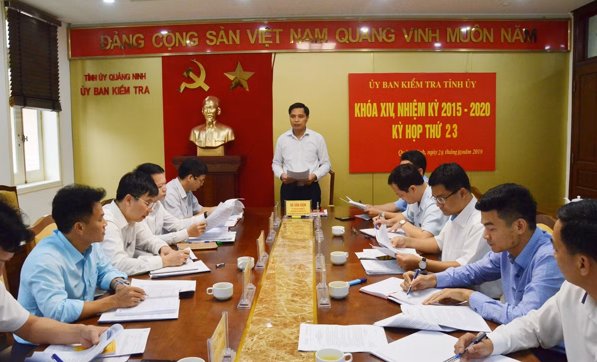 Quang Ninh: Vi sao loat can bo TP Cam Pha bi xem xet ky luat?