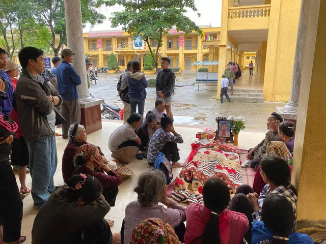 Hoc sinh tieu hoc Tuy Lai bi dien giat tu vong: Loi nha truong vo trach nhiem?-Hinh-2