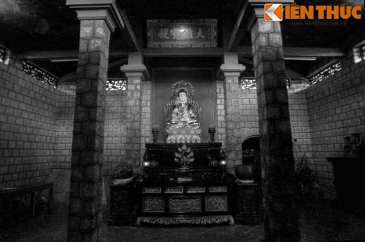 Vào năm 1899, bà Thợ viên tịch, thọ 81 tuổi, lúc này đôi mãng xà cũng bỗng dưng mất tích.