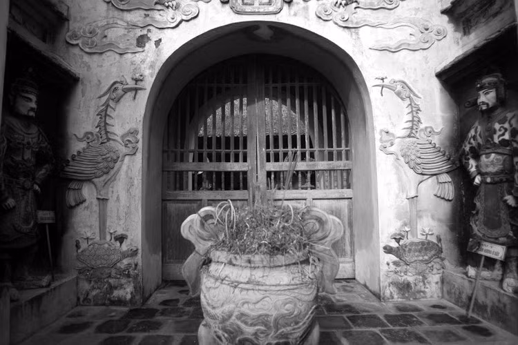 Đúng một ngày sau khi lễ hội kết thúc, hạc cũng chết. Điều này càng khiến dân chúng tin rằng con hạc có mối liên hệ với câu chuyện cổ xưa về tấm lòng trong sạch và cái chết oan khốc của nàng Mỵ Châu.