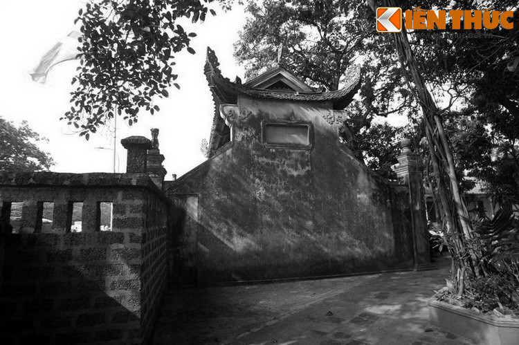 Theo lời kể của các bậc cao niên trong làng Đường Lâm, thời kỳ kháng chiến chống Pháp, chùa Mía từng che chở nhiều dân làng trước họng súng kẻ thù. Có lần, giặc mở trận càn ở vùng đất Mía. Đi đến đâu, chúng gieo rắc đau thương, chết chóc đến đó.