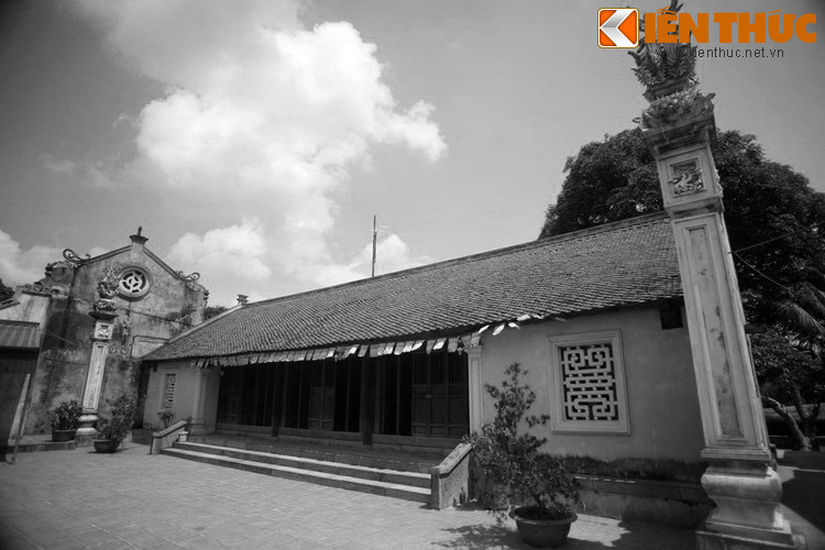 Như linh ứng, năm làng Đanh Xá rước vong Pháp Vũ thì trong vùng có mưa to gió lớn làm đổ cây mít cổ thụ trong chùa. Người làng thuê thợ giỏi lấy gỗ từ cây mít tạc tượng Pháp Vũ, sau đó hô thần nhập tượng và đặt trong điện thờ.