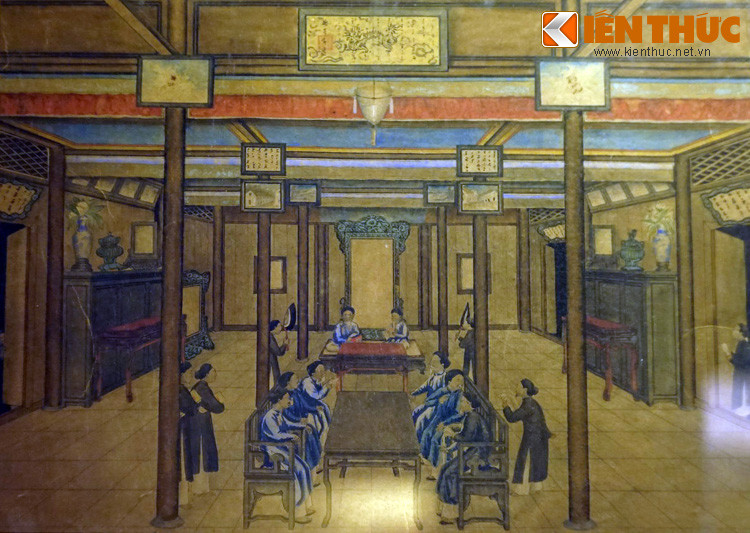 Bức tranh này vẽ Viện Cơ mật, là một cơ quan thành lập năm 1834 dưới thời vua Minh Mạng. Đây là cơ quan tư vấn của nhà vua, do bốn đại thần điều hành. Các vị đại thần của viện Cơ mật thường mang danh hiệu Đại học sĩ của các điện Đông Các, Văn Minh, Võ Hiển và Cần Chánh.