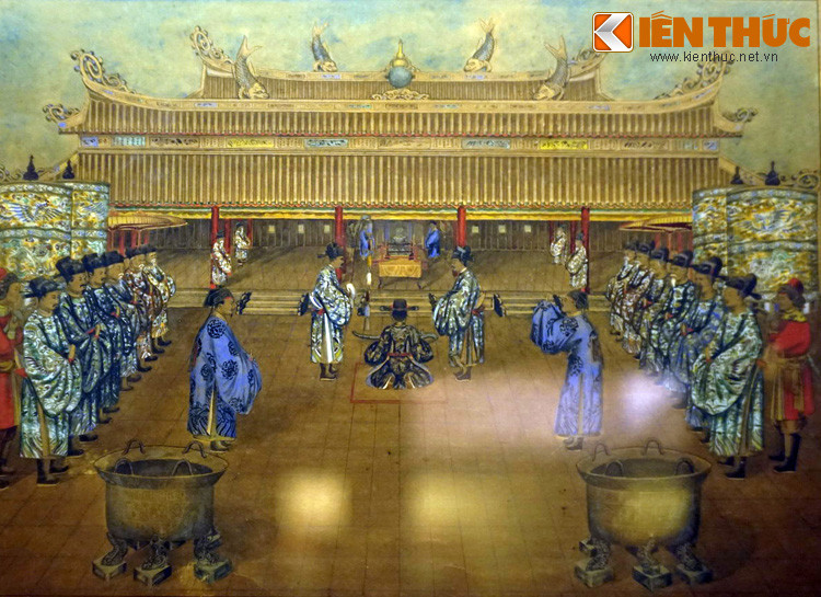 Một bức tranh vẽ cảnh các quan nhà Nguyễn thực hiện Lễ Phụng mệnh tại Hoàng thành Huế xưa. Ngoài bốn bộ đã kể đến ở trên, Lục bộ còn hai bộ khác là Bộ Binh (tương đương Bộ Quốc phòng) và Bộ Hình (tương đương Tòa án Tối cao), tiếc rằng tranh vẽ về hai bộ này không còn được lưu giữ.