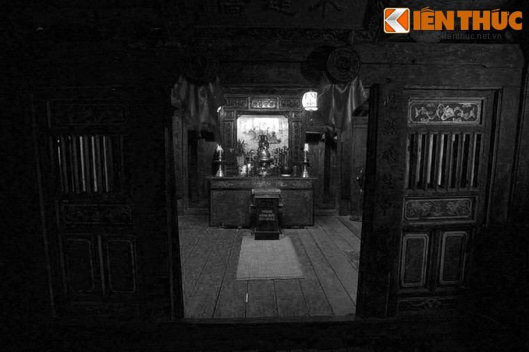 Để yểm trừ, cộng đồng người Hoa đã xây thêm miếu thờ, đắp tượng thần rồi làm rễ rước Huyền Thiên đại đế, Quan Văn Trấn Vũ, các vị thần linh về Chùa Cầu thờ tự nhằm ngăn chặn tai họa mà thuỷ quái gây ra...