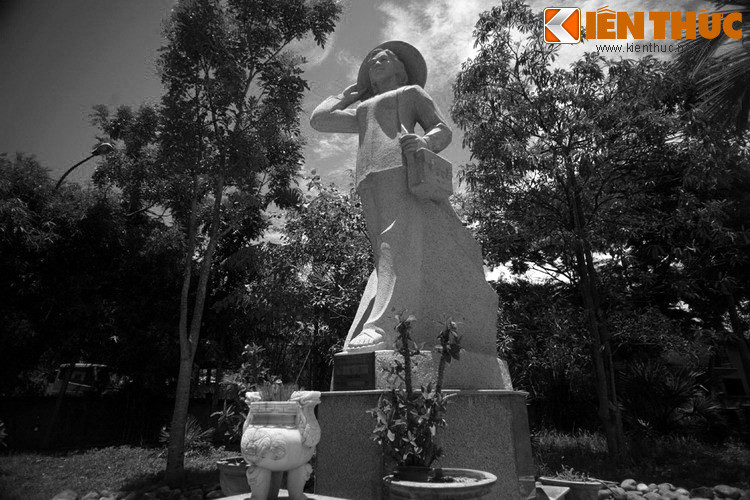 ...Và trên hết là một người thầy thuốc Việt Nam nhân hậu đã sống trọn một cuộc đời vì hạnh phúc nhân dân, vì sự nghiệp thống nhất đất nước.