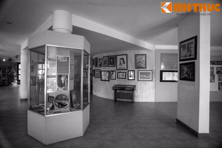 Ông đã giữ lại quyển nhật ký mà không đốt đi, vì ông nghe thông dịch viên Nguyễn Trung Hiếu, nói: "Đừng đốt, trong đó đã có lửa". Đó là câu nói của một người đứng bên kia chiến tuyến với chị Đặng Thùy Trâm.