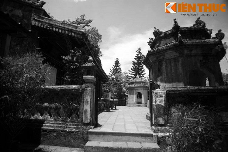 Từ giai thoại này mà điện Hòn Chén còn có tên là Hoàn Chén với ý nghĩa “trả lại chén ngọc”. Dù vậy, chuyện không được ghi lại trong chính sử, và các nhà nghiên cứu cho rằng nó chỉ là sản phẩm từ trí tưởng tượng của dân gian.