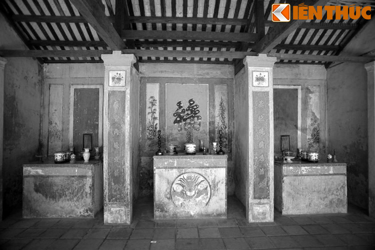 “...Đền ấy nhờ được linh khí đắc nhất, cứu người độ đời, giúp cho phúc lợi hàng muôn, giúp dân giữ nước. Vậy cho đổi đền ấy làm điện Huệ Nam để biểu hiện ơn nước một phần trong muôn phần”.