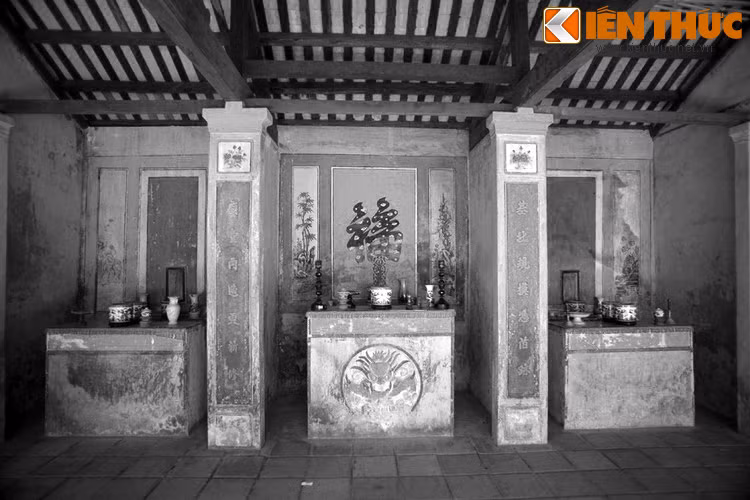 “...Đền ấy nhờ được linh khí đắc nhất, cứu người độ đời, giúp cho phúc lợi hàng muôn, giúp dân giữ nước. Vậy cho đổi đền ấy làm điện Huệ Nam để biểu hiện ơn nước một phần trong muôn phần”.