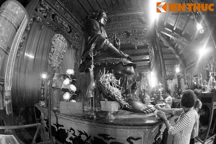 Theo niềm tin của người xưa, đồng đen là một kim loại cực kỳ quý hiếm Nó được chế tạo từ hợp kim của đồng và những kim loại khác như vàng, bạc, thiếc hoặc kẽm... tạo thành một hợp kim màu đen.