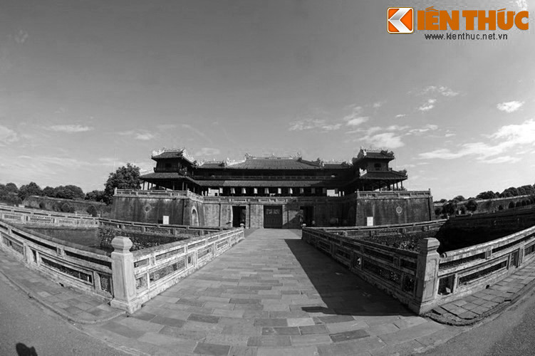 Có thể nói, Ngọ Môn và lầu Ngũ Phụng là công trình mang những hàm ý triết học phương Đông rất thâm thúy, gửi gắm ước vọng sự trị vì của đấng quân vương phải đạt được thịnh vượng, bình an bằng nhân đức như các bậc thánh nhân ngày xưa.